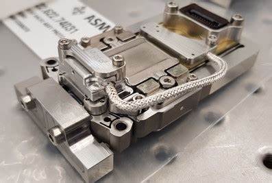 A hydrogen valve enabling overlay and throughput for EUV (2022) [pdf]