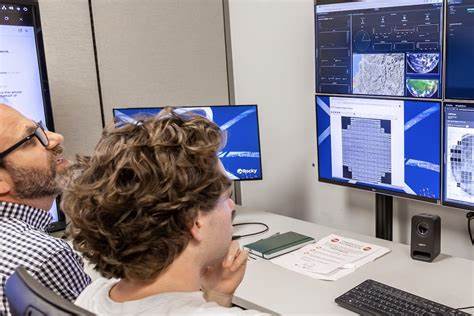 A leap toward lighter, sleeker mixed reality displays