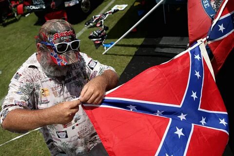 Confederate flag goes up along I-95 near Fayetteville - WRAL News