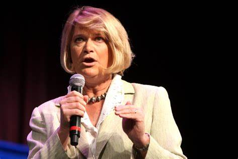 Bitcoin could reduce U.S. debt by half in 20 Years, says Senator Cynthia Lummis