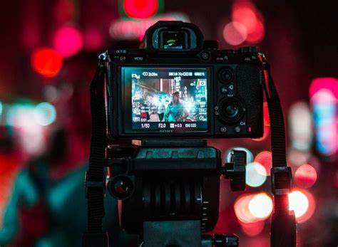Ask HN: What are non-social media ways to share photography/art