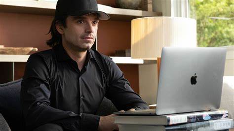 'Dumb Money' review: GameStop comedy tries and fails to be 'The Social Network' - Mashable
