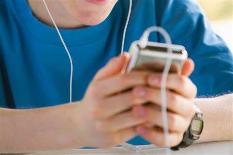 Their Schools Banned Phones. Out Came the iPods and Cassette Players