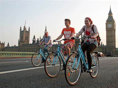 Cycling in London: a personal look at safety, cost, and mental health [video]