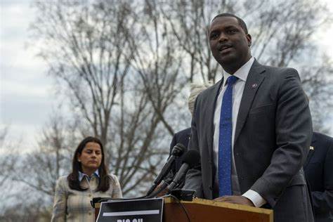 Who is Beth Davidson? House candidate backed by Mondaire Jones in bid for Mike Lawler seat - Yahoo
