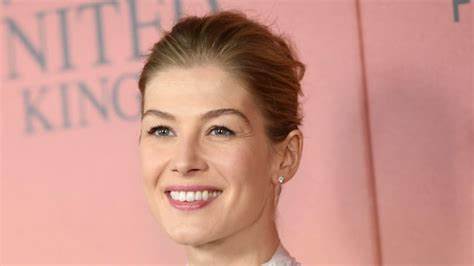 Rosamund Pike biografia - ComingSoon.it
