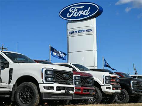 Ford, GM Notch Sales Surge as Detroit Braces for Slump