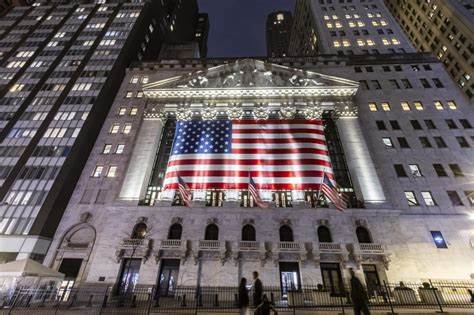US markets defy doomsayers, draw record foreign inflows
