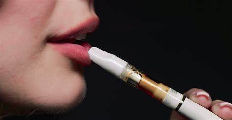 Quanto fa male il vaping? Scopri i rischi per la salute e i pericoli di 