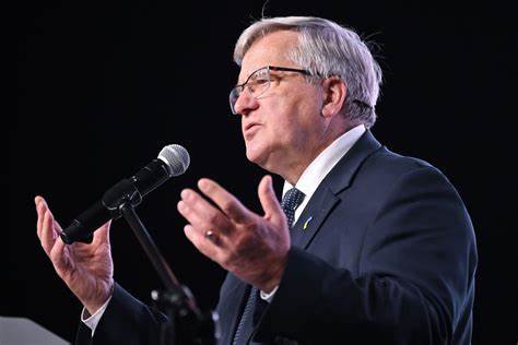 Bronisław Komorowski szczerze o Nawrockim: "Mnie to odpowiada