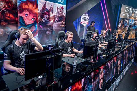 Hackers pose as e-sports gamers online to steal cryptocurrency from Counter-Strike fans - The Record from Recorded Future News