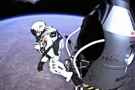 Extreme skydiver Baumgartner dies in paragliding accident