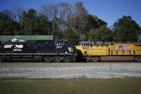 Union Pacific Sticks To Annual Outlook, Confirms Merger Talks With Norfolk Southern