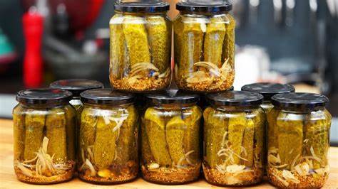 Castraveti in otet pentru iarna la borcan - Casuta Laurei