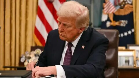 Trump deportation: US launch new 'self-deportation' app for migrants wey wan japada - BBC.com