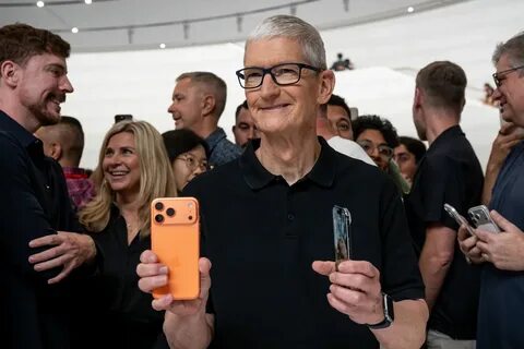 Apple Stock's Not-So-Magnificent Year: Can AI, iPhone 17 Close the Gap with Big Tech Peers?