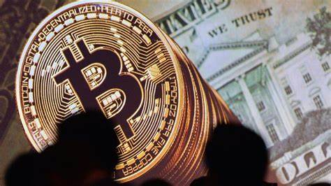 Bitcoin slump sees trades suspended on certain exchanges - BBC