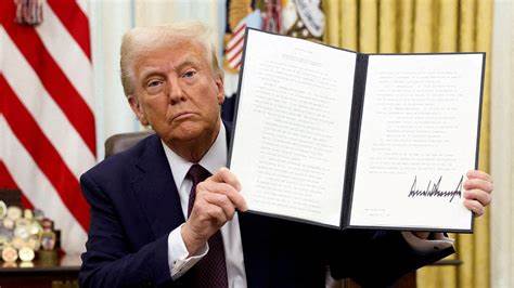 Trump's Crypto Bet: U.S. Reserve May Prioritize USDC, XRP, and Solana Over Bitcoin - Yahoo Finance