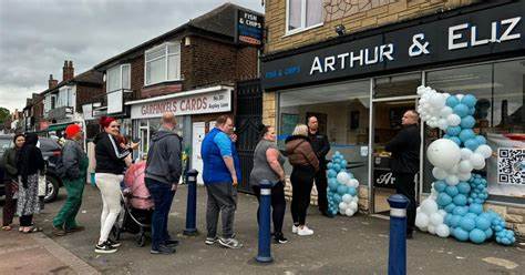 Queues for Aspley chippy where fish and chips given out for free thanks to cryptocurrency millionaire - Nottinghamshire Live