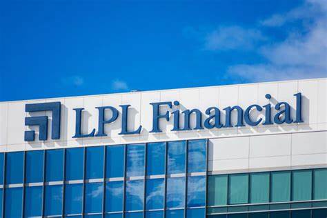LPL Recruits $750 Million Advisory Team From Osaic