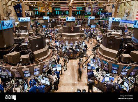Wall Street stocks traders comb through charts for clues to next S&P 500 move