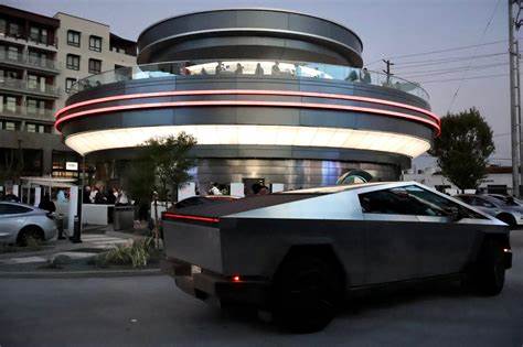 Elon Musk's Tesla Diner Is the Cybertruck of Restaurants