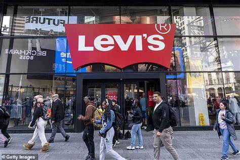 Levi Strauss to lay off hundreds with Kentucky distribution center closure