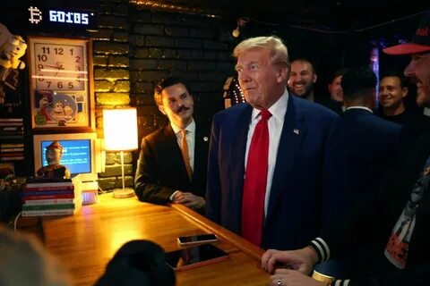 Trump Buys Fans Burgers and Pays With Bitcoin at New York Bar