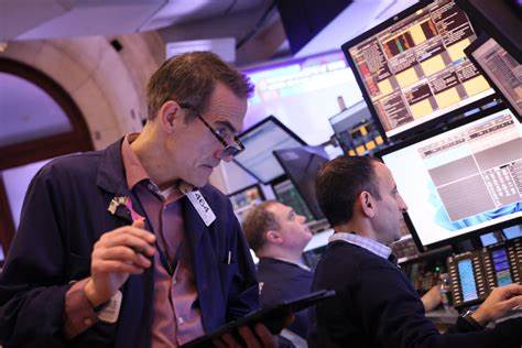 Paychex shares recoup a bit; CEO comments about economy; analysts weigh in