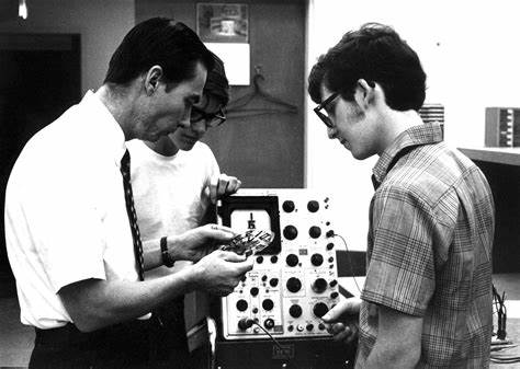 How A Small Class at Caltech Helped Launch a Computer Revolution