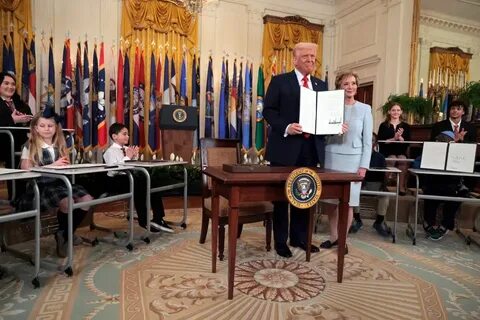 President Trump Signs Executive Order on Cryptocurrency - Live Bitcoin News