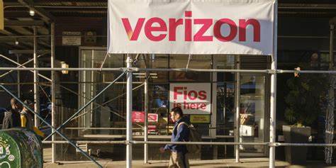A Fight Between Cable and Wireless Providers Means Cheaper Home Internet for You