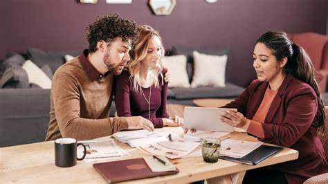 Is Working With a Mortgage Broker Better for Your Wallet?