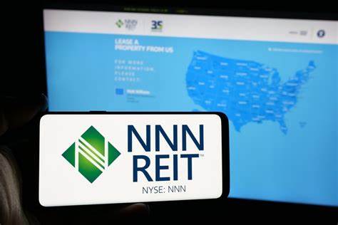 If You Invested $10K In NNN REIT Stock 10 Years Ago, How Much Would You Have Now?