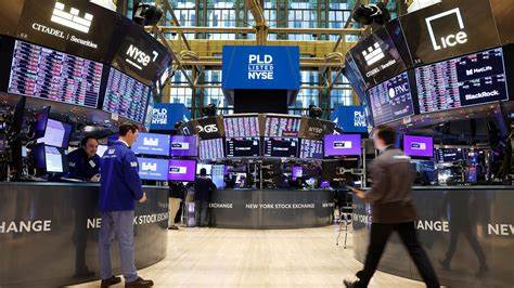 Dow Jones Futures: S&P 500 Hits Record High; Palantir Rebounds As Tesla Deliveries Loom