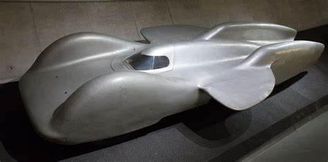 Mercedes-Benz T80: a six-wheeled, 45 litre engined car