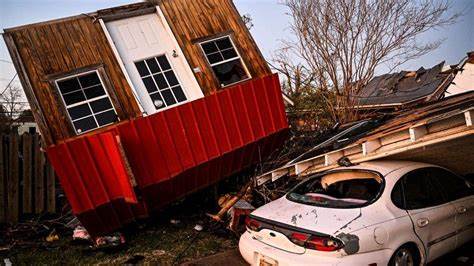Mississippi tornado: Why was it so destructive? - BBC
