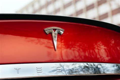 Tesla (TSLA) Stock Reaffirmed at Peer Perform as Analyst Highlights Energy Strength