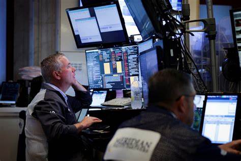 Analysis-Investors to double down on US junk bonds on another tariff tantrum