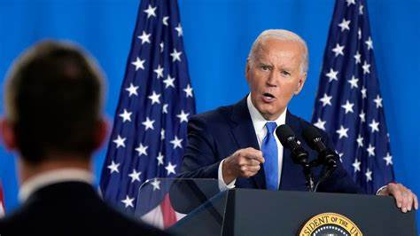 Biden lobt "Vizepräsident Trump" statt Kamala Harris: US-Präsident übersteht seine Stunde der Wahrheit über Gesundheitszustand
