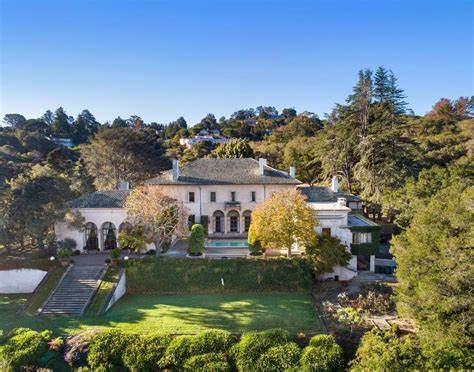 Elon Musk’s $29m LA mansion sold to billionaire blockchain investor - Decrypt