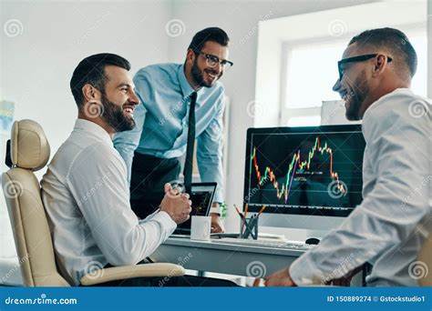 Successful traders combine data-driven analysis with traditional trading acumen