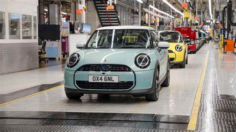 UK vehicle production falls again
