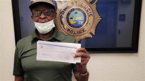 Police and D.A. arrive as a scam victim is stuffing $40,000 in cash 