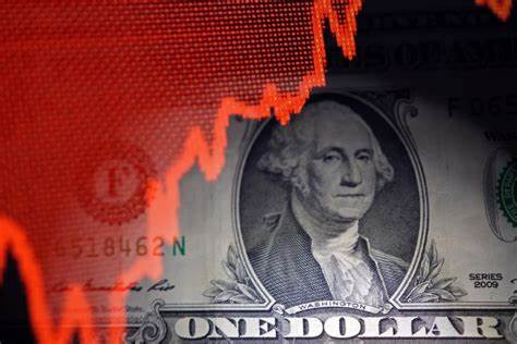 Dollar Rises on Relief Over Tariff Deadline