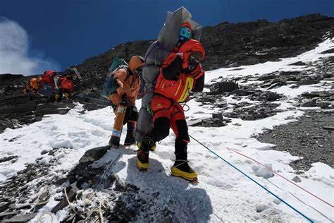 Mount Everest mystery: Was there a cover-up of a dead climber's ascent? (2022)