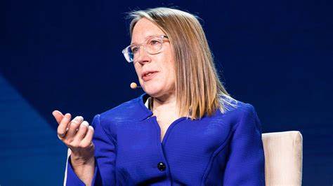 SEC Commissioner Hester Peirce Asks Public for Its Opinions on Key Aspects of Crypto Clarity - The Daily Hodl