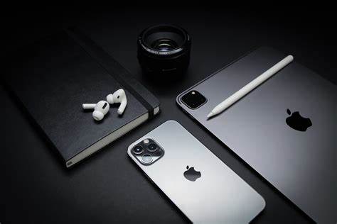 Apple Inc. (AAPL) “Cannot Get Out Of Its Own Way,” Says Jim Cramer
