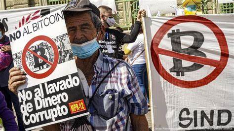 IMF warns El Salvador of Bitcoin 'risks' – DW – 02/11/2023