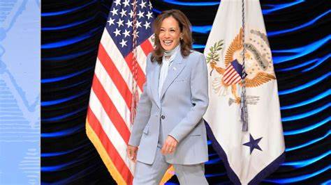 Deutlicher Abstand zu Trump Umfrage sieht Harris in zwei Swing States vorne